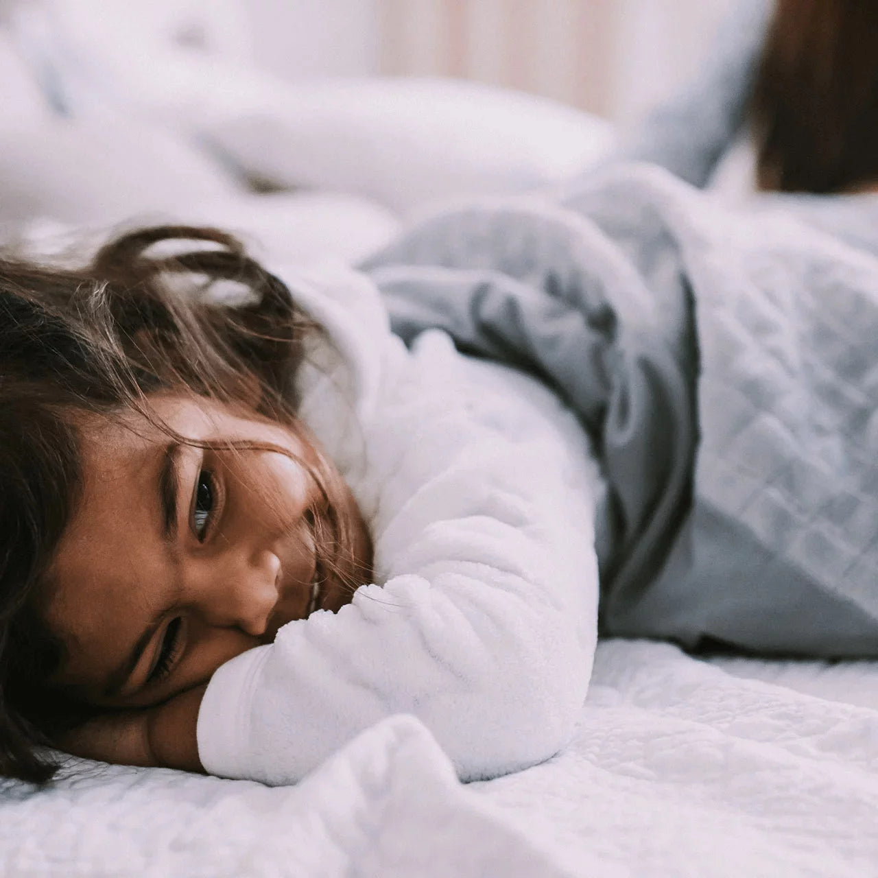 Couverture lestée enfant mise en situation