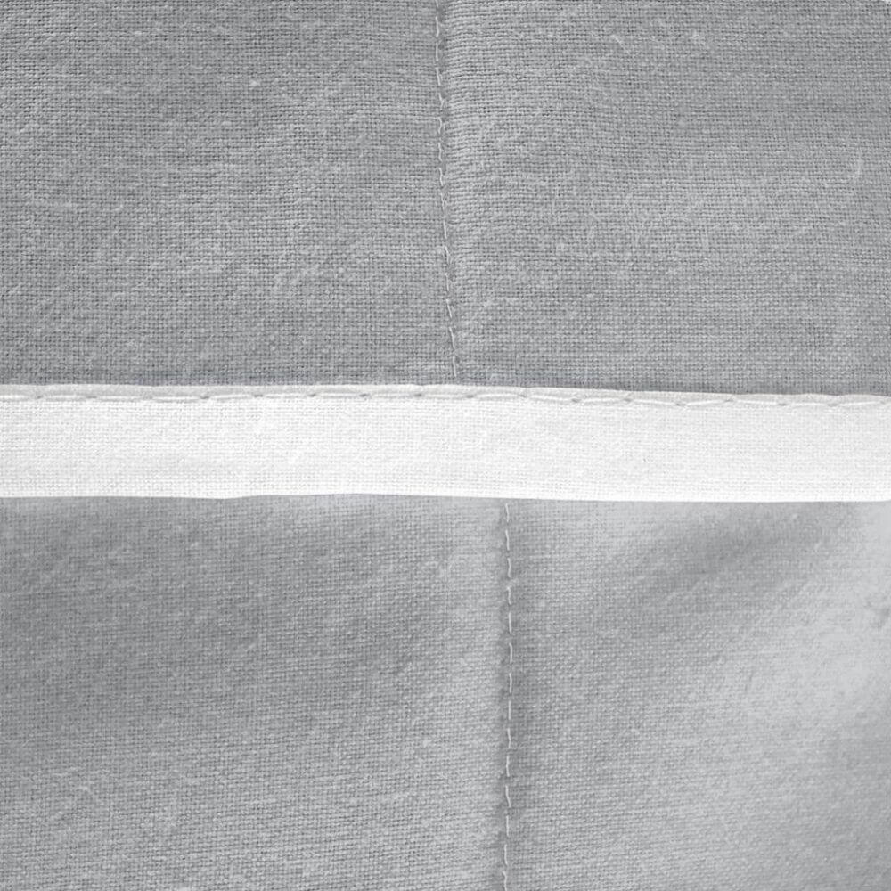 Zoom sur les coutures et les détails de la couverture lestée médicale grise senso rex